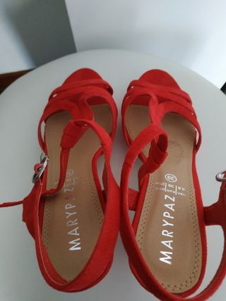 Sandalias tacón rojas