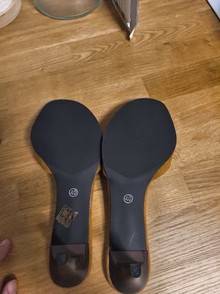 Sandalias tacón marrón