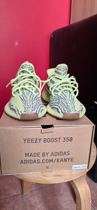 Adidas Yeezy Boost 350 v2- Amarillas