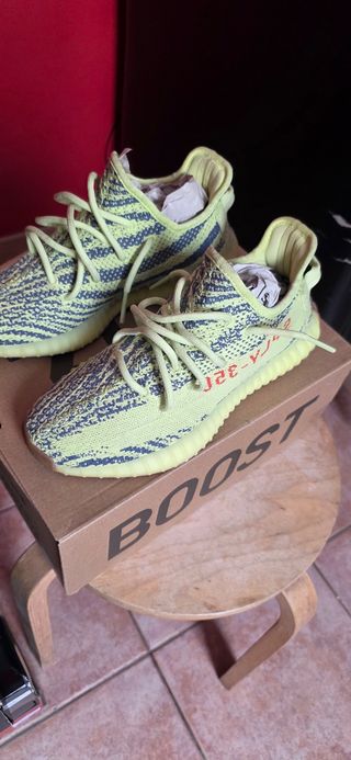 Adidas Yeezy Boost 350 v2- Amarillas
