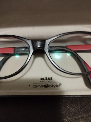 Occhiali LOOK Italia neri e rossi