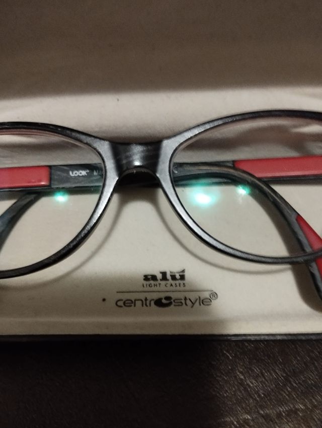 Occhiali LOOK Italia neri e rossi