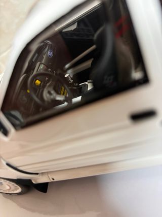 OTTO Ford Escort Cosworth 1:18 + vitrina led.