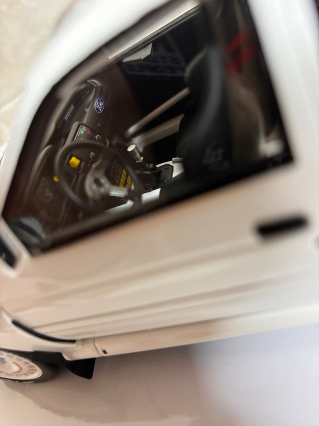 OTTO Ford Escort Cosworth 1:18 + vitrina led.