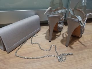 Sandalias tacón plata Vince Camuto + bolso a juego