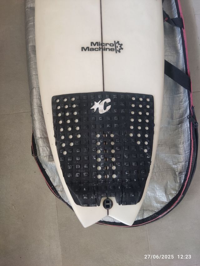 Tabla de surf 5'3" con funda.