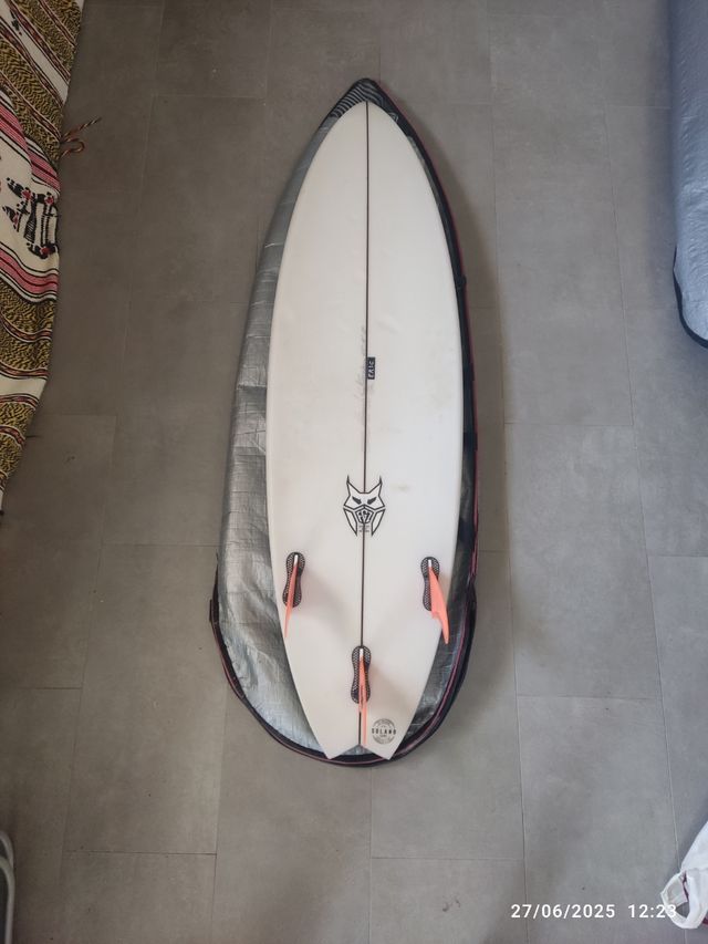 Tabla de surf 5'3" con funda.