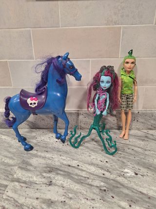 Muñecas Monster y caballo