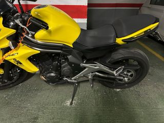 Kawasaki ER6N - Moto amarilla