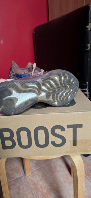 Adidas Yeezy Boost 380 - Marrón Azules