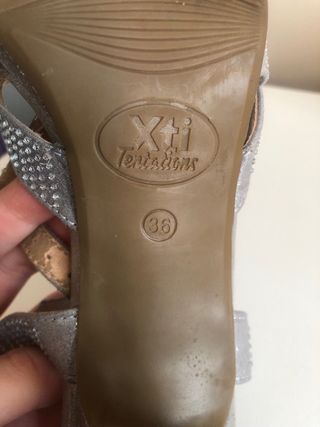 Tacones XTI plateados