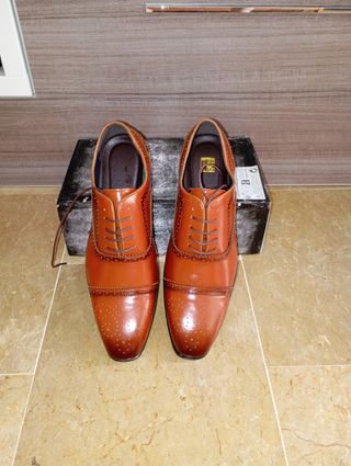 Zapatos marrones traje con cordones 