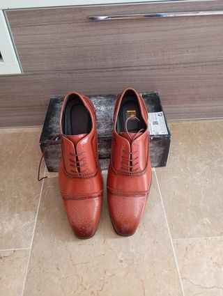Zapatos marrones traje con cordones 