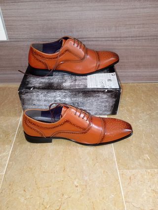 Zapatos marrones traje con cordones 