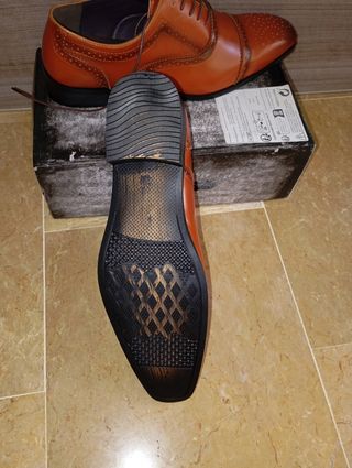 Zapatos marrones traje con cordones 