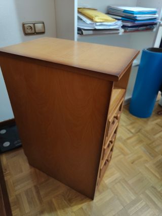 Mesita auxiliar de madera contrachapada