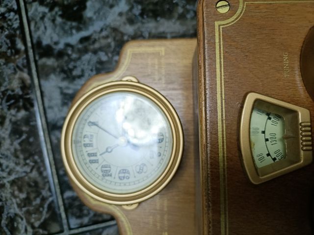 Radio Reloj Clásica - Madera