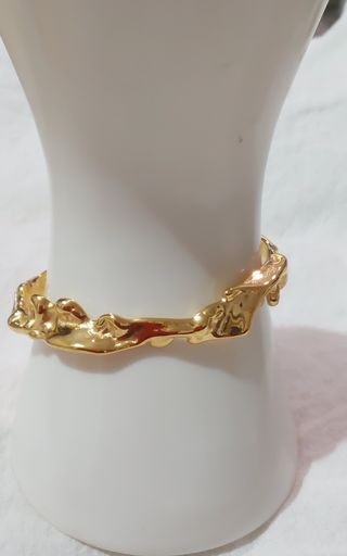 Pulsera dorada diseño irregular