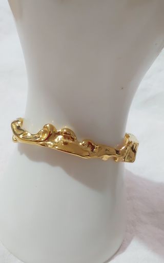 Pulsera dorada diseño irregular