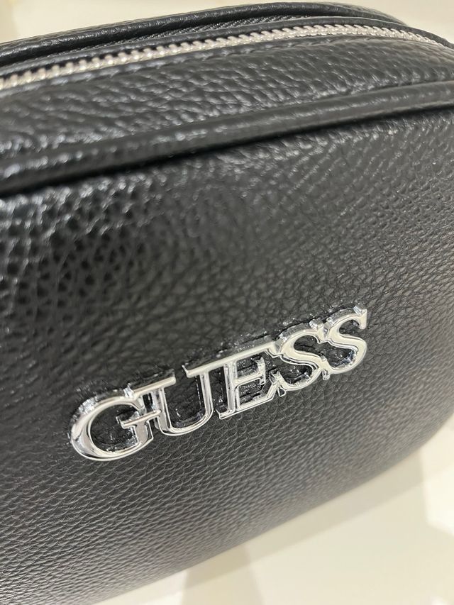 Bolso Guess negro bandolera