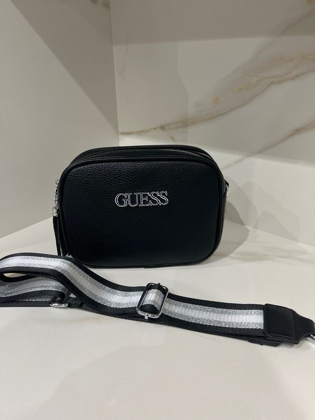 Bolso Guess negro bandolera