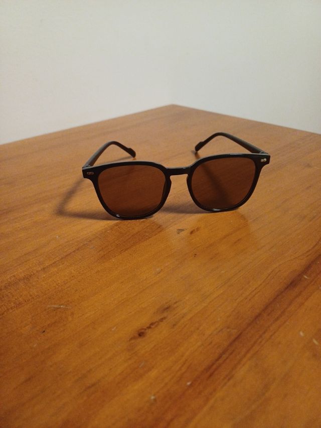 Gafas sol modernas - marrón