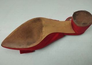 Zapato CORINA rojo tacón bajo
