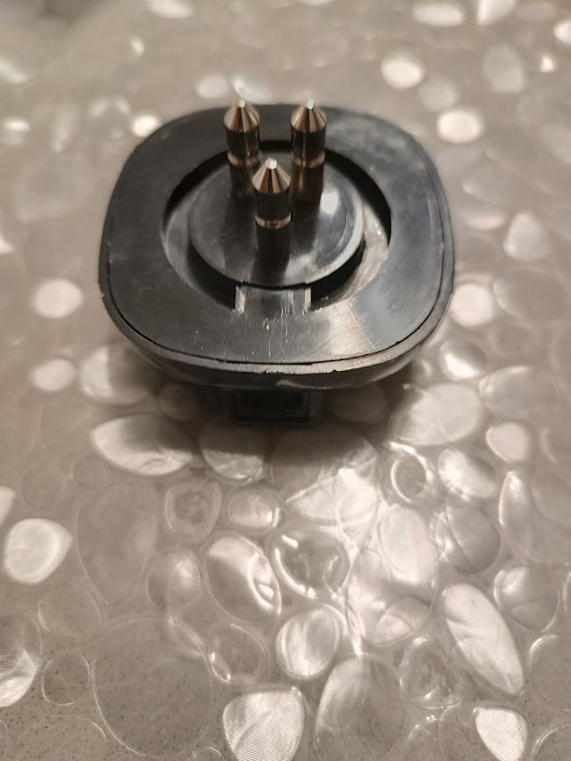 Spina tel. tripolare nera