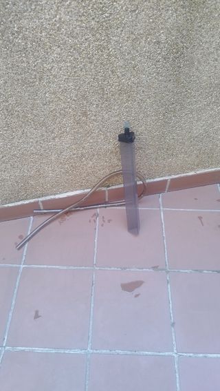 Pecera 120L con depuradoras, decoración y mueble.
