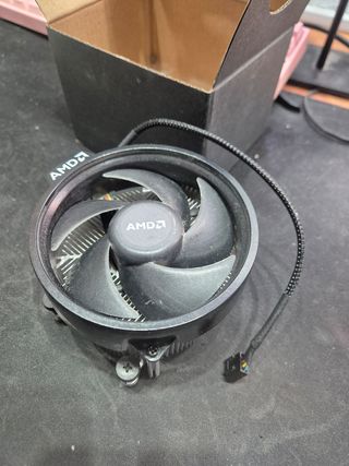 AMD Ryzen 5 2600X 3.6 Ghz con el disipador