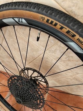 RUEDAS GRAVEL MEGAMO - WTB.