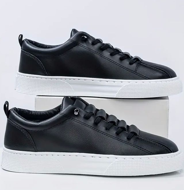 Zapatillas negras y blancas