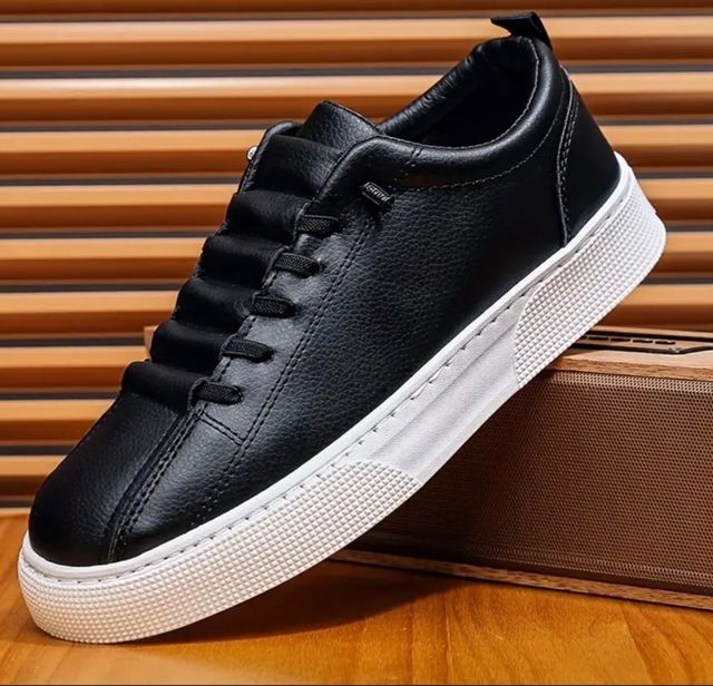 Zapatillas negras y blancas