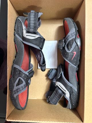 Sandalias Nike Negras/Rojas