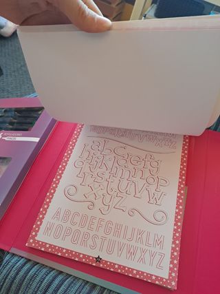 Super Girls: Estudio de Arte - Lettering