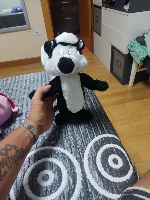 Peluche mofeta pepe Warner