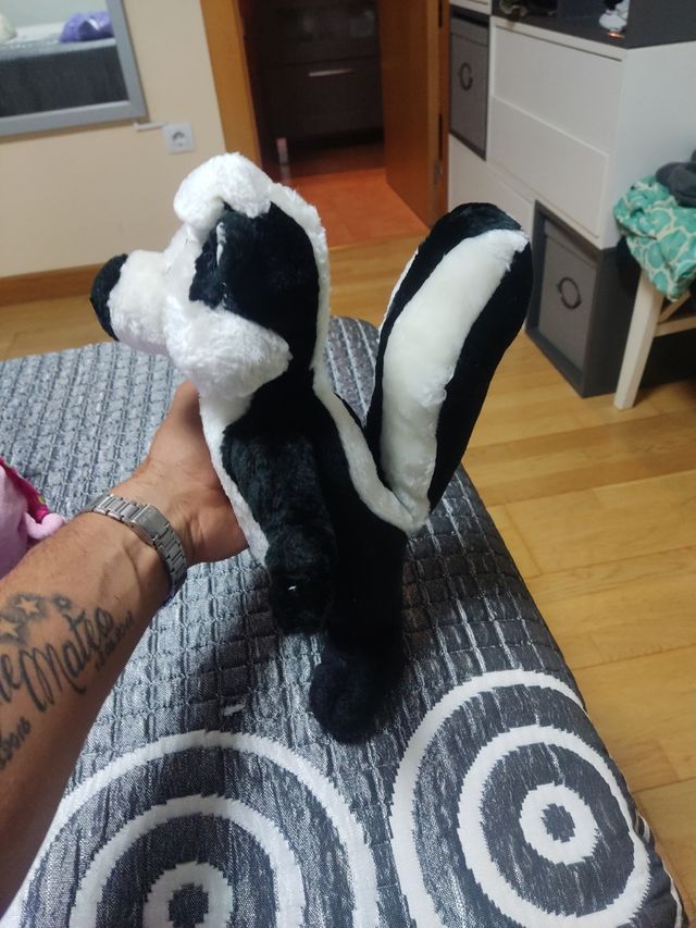 Peluche mofeta pepe Warner