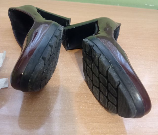 Zapatos tacón granate