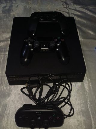 PS4 (PlayStation 4) - 3 mandos, 2 juegos