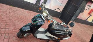 Moto Sumco Luna 125cc - Scooter negra