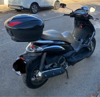 Piaggio Beverly 400 - Scooter