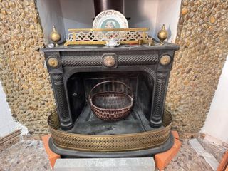 Chimenea antigua hierro y latón , precio negociabl