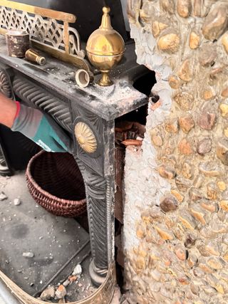 Chimenea antigua hierro y latón , precio negociabl