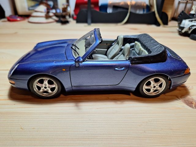 Porsche 911 Carrera Cabrio 1:18