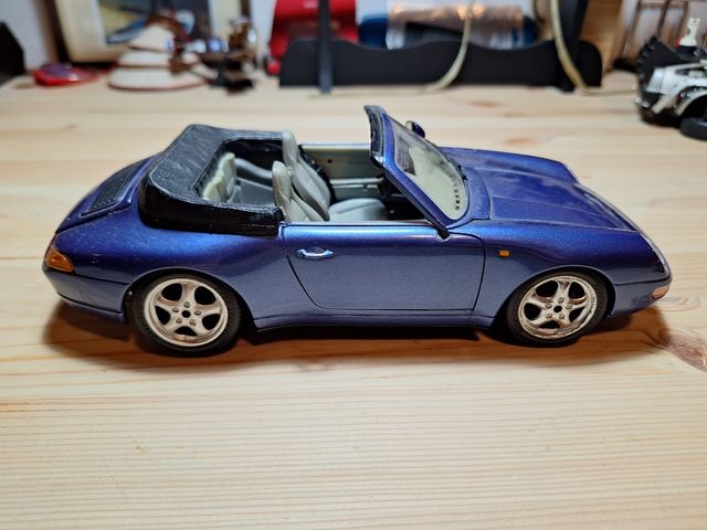 Porsche 911 Carrera Cabrio 1:18