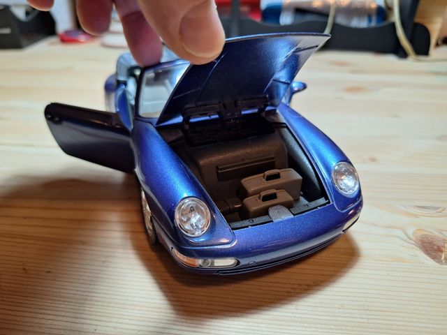 Porsche 911 Carrera Cabrio 1:18