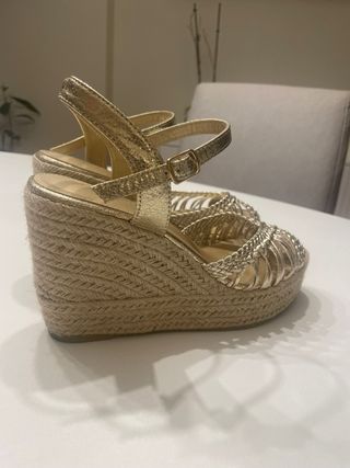 Cuñas doradas