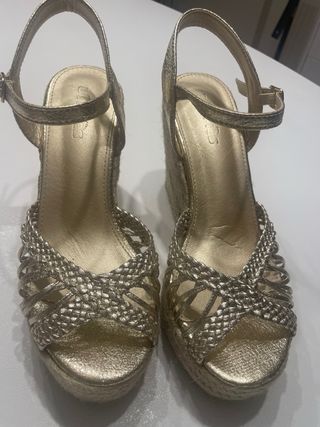 Cuñas doradas