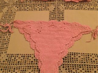 Bikini crochet rosa hecho a mano