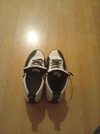 Zapatillas Jordan 12 blancas y negras